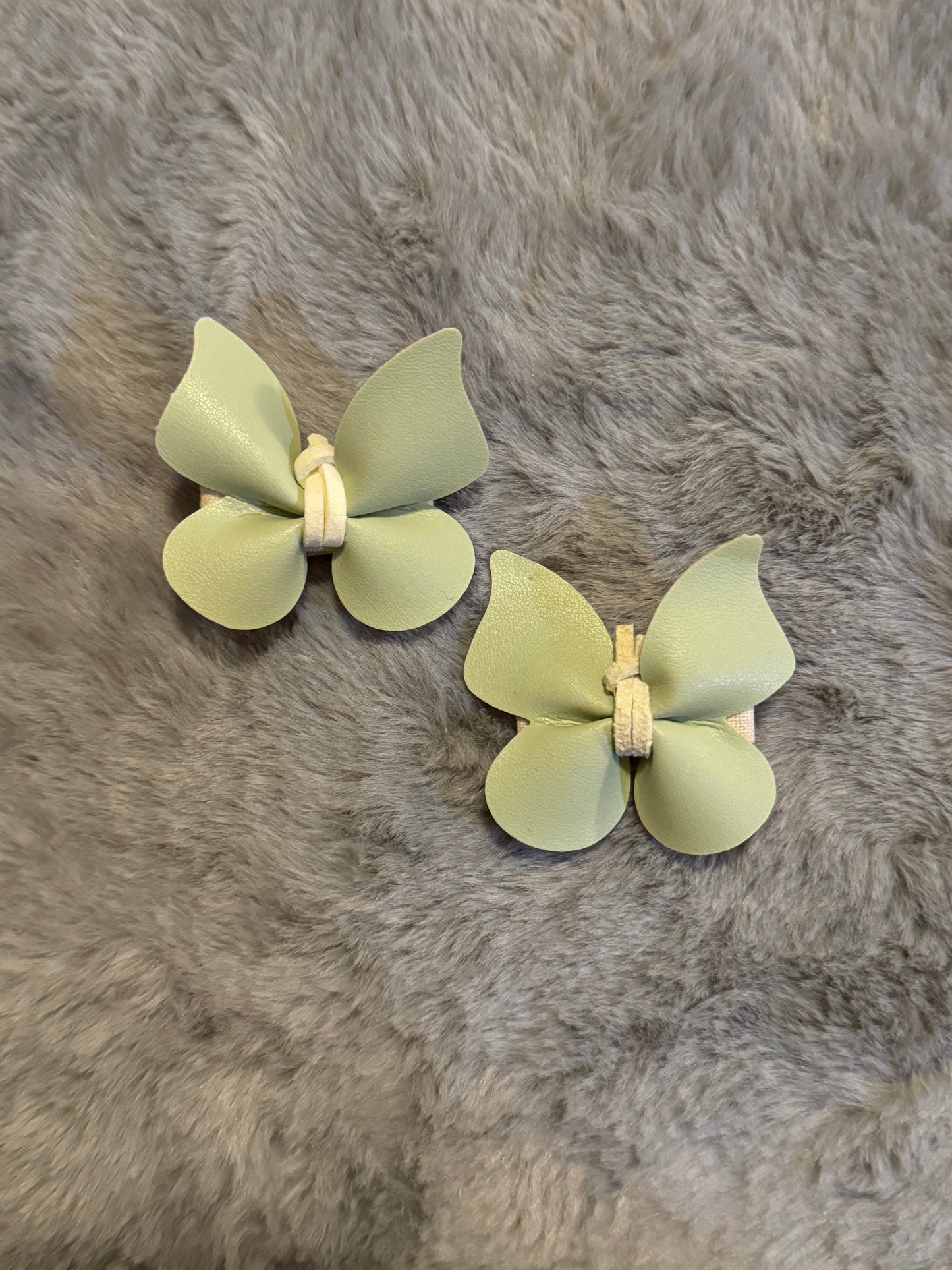 Leather Flutter Piggie Bows (Green)